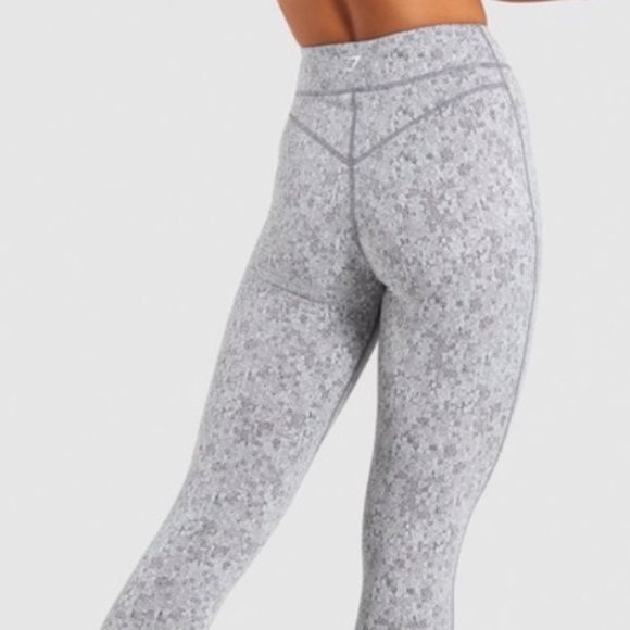 NWT Gymshark Fleur Texture Legging Size Medium - Picture 3 of 8